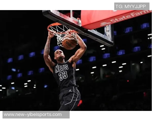 克拉克斯顿高效表现全队依赖他12投8中轻松砍下17分4篮板2助攻 克拉克斯顿高效表现全队依赖他12投8中轻松砍下17分4篮板2助攻