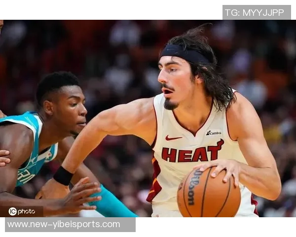 热火记者报道哈克斯左脚踝扭伤球队明日将决定他的出战状态 热火记者报道哈克斯左脚踝扭伤球队明日将决定他的出战状态